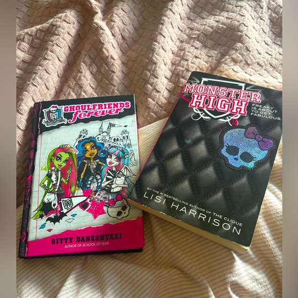Monster High Novels - Picture 1 of 1